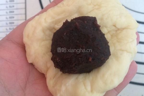 豆沙面包的做法图解2