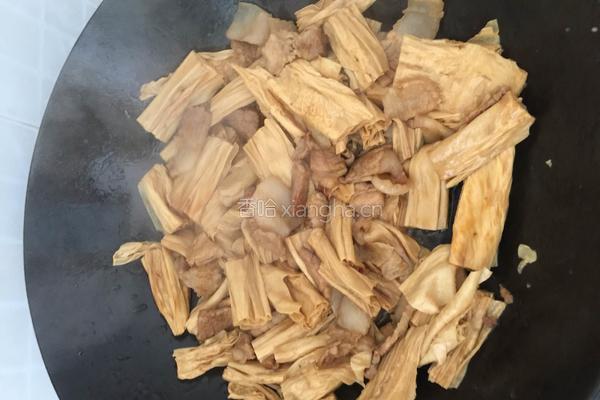 红烧肉焖腐竹的做法图解5