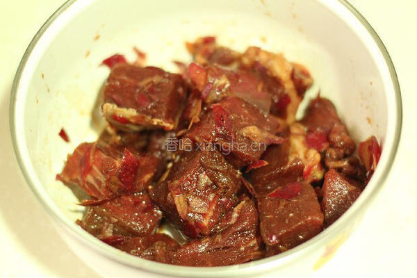 彩椒爆炒牛肉粒的做法图解2