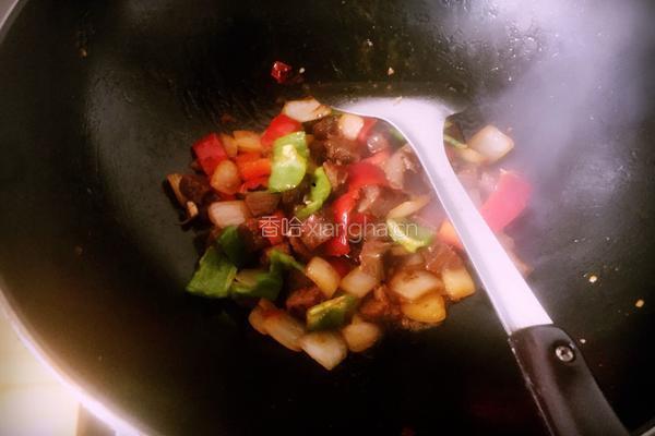 彩椒爆炒牛肉粒的做法图解9