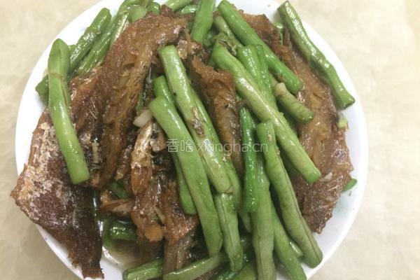 炸鲮鱼炒长豆角。的做法图解6