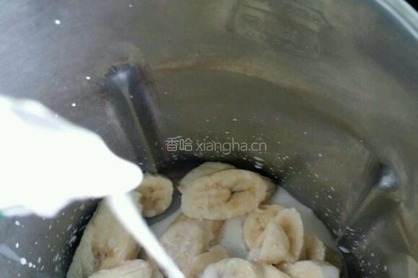 香蕉奶昔的做法图解4