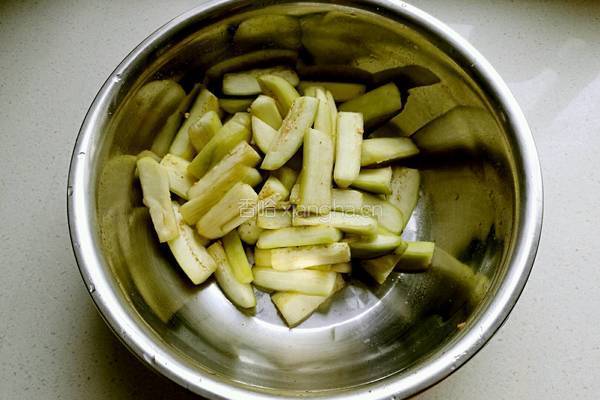 糖醋脆皮茄子的做法图解4