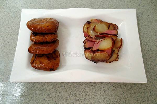 香干炒腊肉的做法图解1
