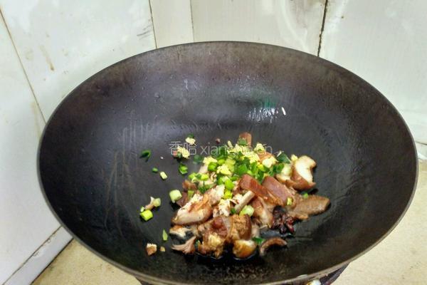 卤肉炒胡萝卜的做法图解5
