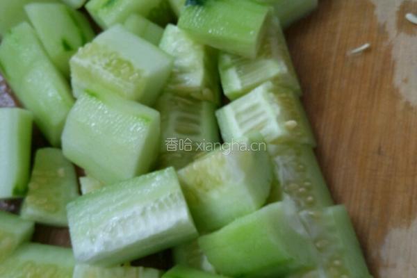 黄瓜炖排骨的做法图解2