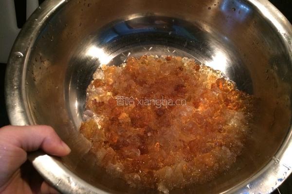 桃胶雪莲子牛奶羹的做法图解3