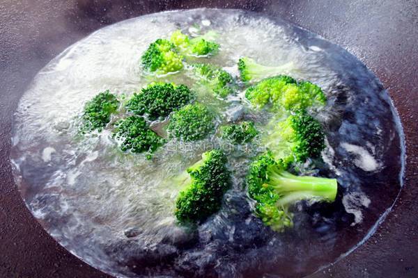 香菇西兰花的做法图解3