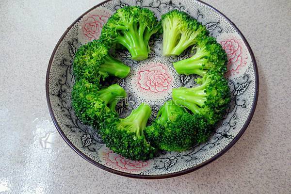 香菇西兰花的做法图解4