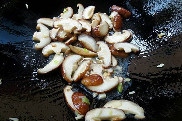 香菇西兰花的做法图解8