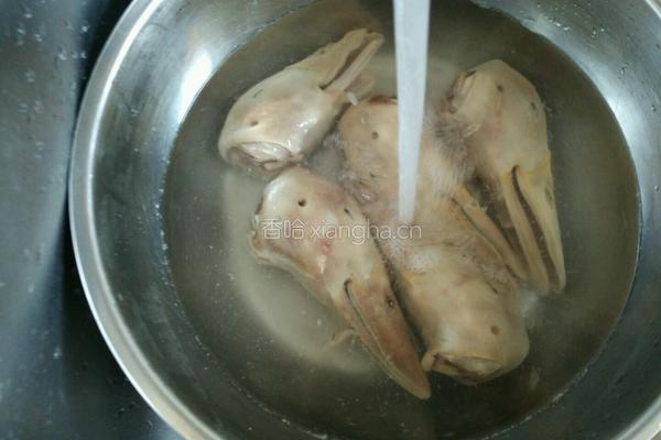 麻辣鸭头的做法图解3