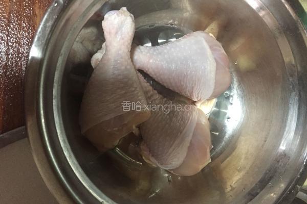 咖喱鸡肉黑米饭的做法图解1
