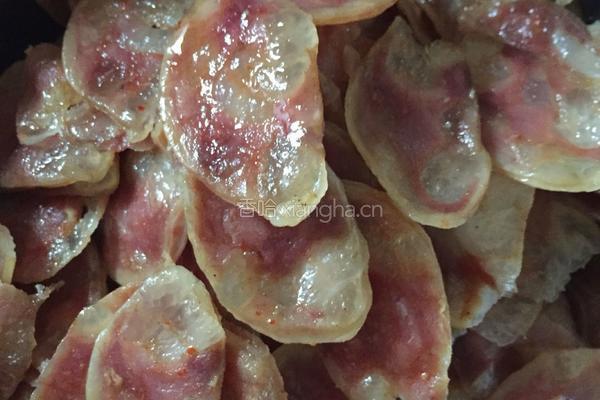 尖椒炒腊香肠的做法图解3