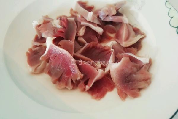西芹炒鸭胗的做法图解3