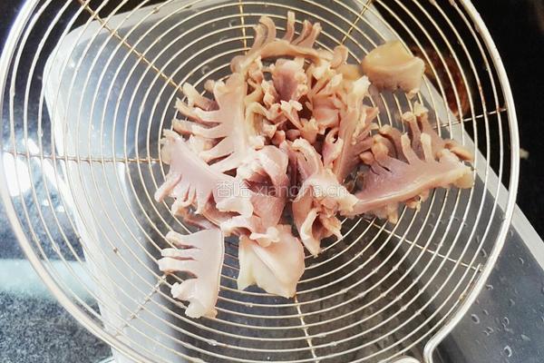 西芹炒鸭胗的做法图解5