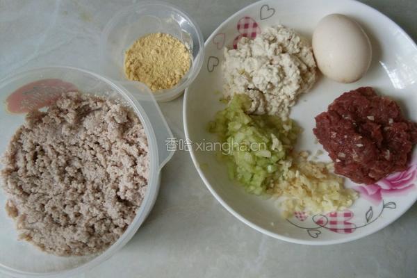 香酥花生渣肉丸的做法图解1