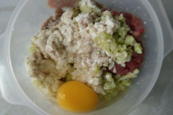 香酥花生渣肉丸的做法图解2