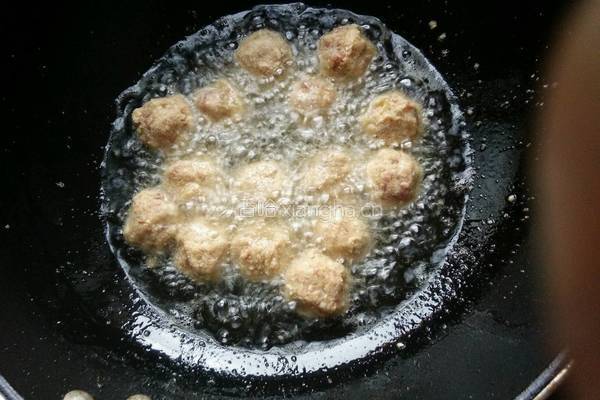 香酥花生渣肉丸的做法图解5