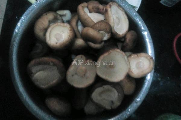 鸡翅根炖香菇的做法图解4