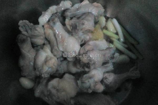 鸡翅根炖香菇的做法图解8