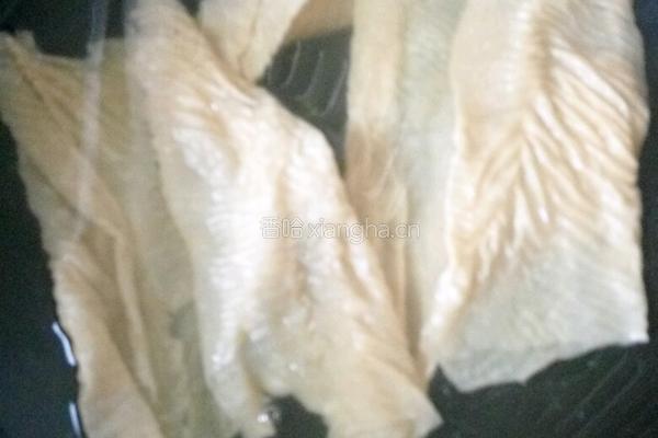 凉拌豆皮金针菇的做法图解2