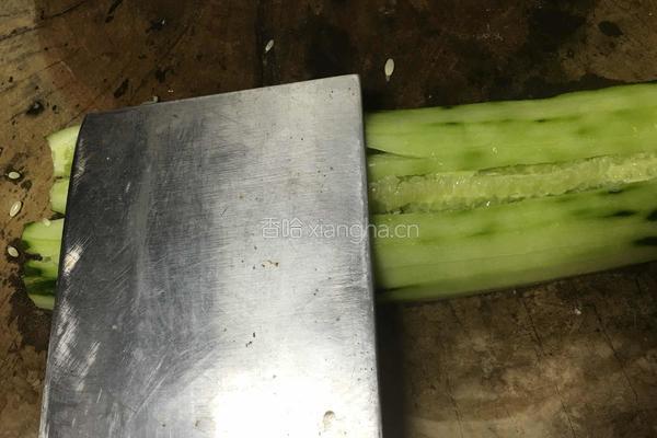 蒜泥拍黄瓜的做法图解3
