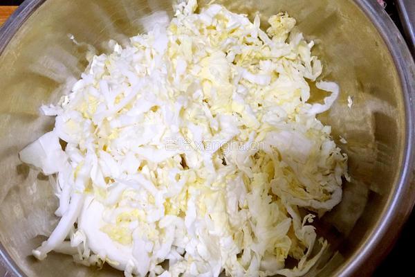 黑芝麻拌白菜心的做法图解1