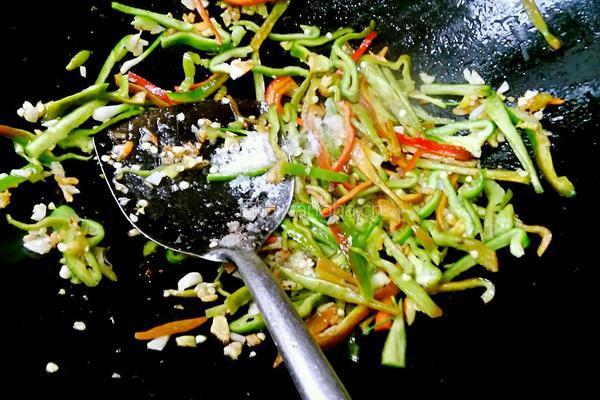 黄瓜炒肉的做法图解9