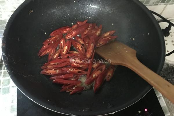 红辣椒炒腊牛肉的做法图解7