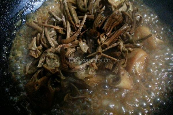 茶树菇烧猪蹄的做法图解7
