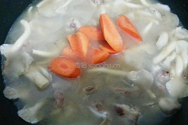 平菇排骨汤的做法图解7