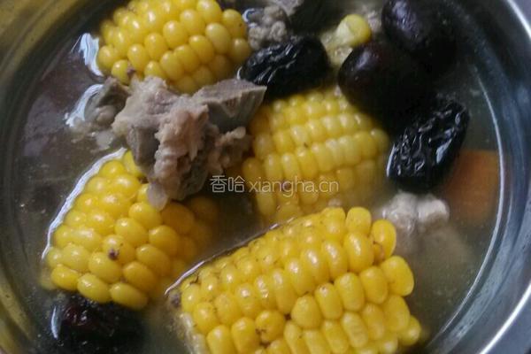 玉米红枣龙骨汤的做法图解3