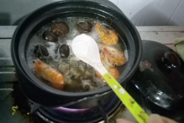猪骨香菇粉丝汤的做法图解10