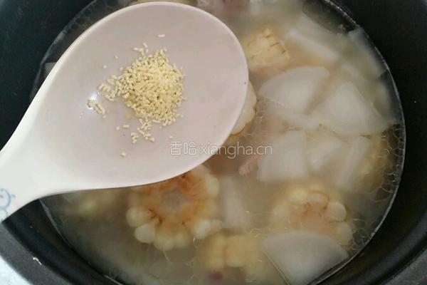 白萝卜玉米排骨汤的做法图解11