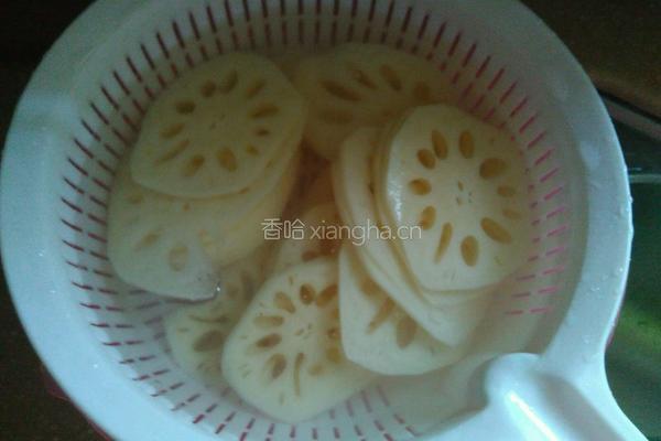 酸辣脆藕的做法图解2