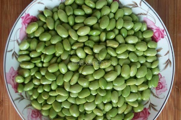 毛豆炒鸡丁的做法图解1