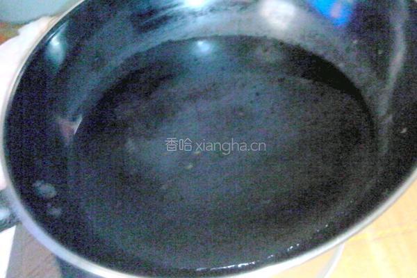 老干妈红油面条的做法图解1