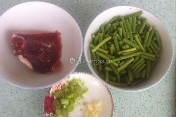 蒜薹炒肉的做法图解1