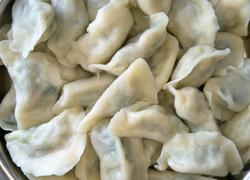 茼蒿瘦肉水饺