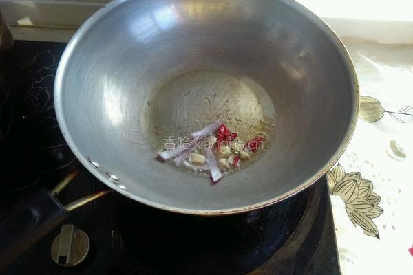 辣椒炒魔芋豆腐的做法图解2