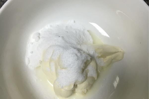 蔓越莓椰丝乳酪球的做法图解2