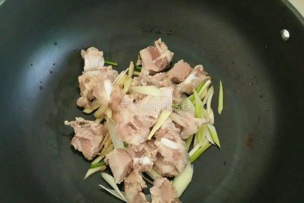 清炖冬瓜玉米排骨的做法图解3