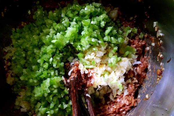 花边饺子（酸菜鲜肉馅）的做法图解8
