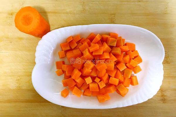 青豆炒腊肉的做法图解1
