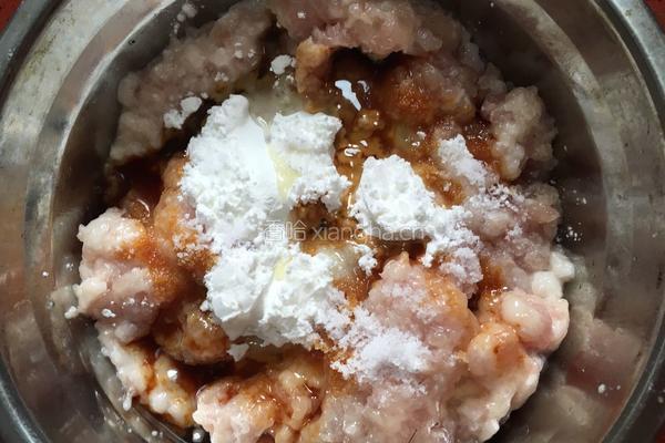 瘦肉鹌鹑蛋瓤鲜冬菇的做法图解3