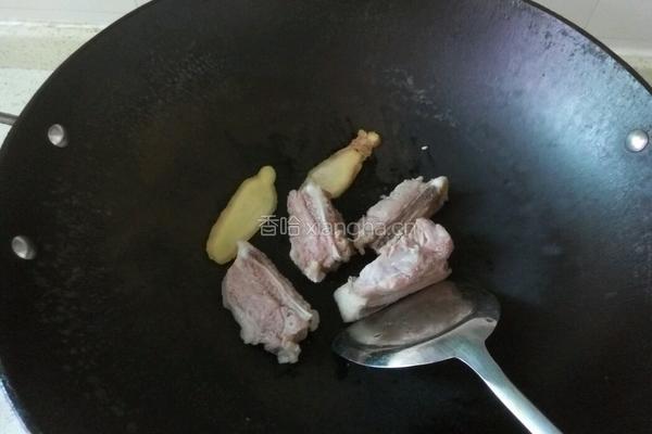 苦瓜海带排骨汤的做法图解2