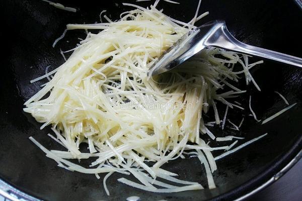 干煸土豆丝的做法图解2