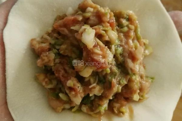 猪肉卷心菜馅饼的做法图解12