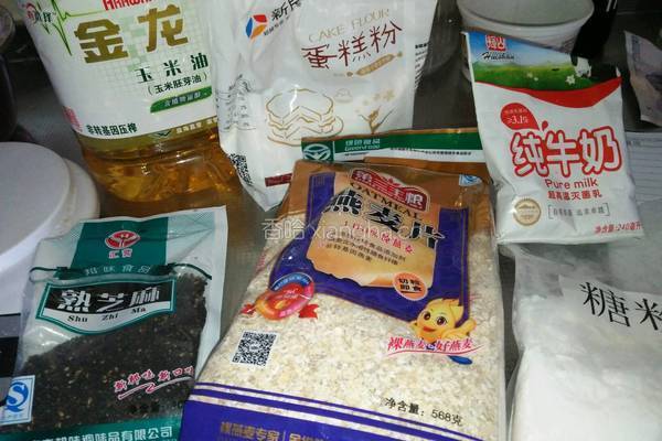 燕麦黑芝麻饼干的做法图解1