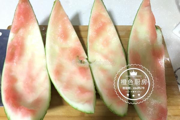 凉拌西瓜皮（简单爽口）的做法图解2